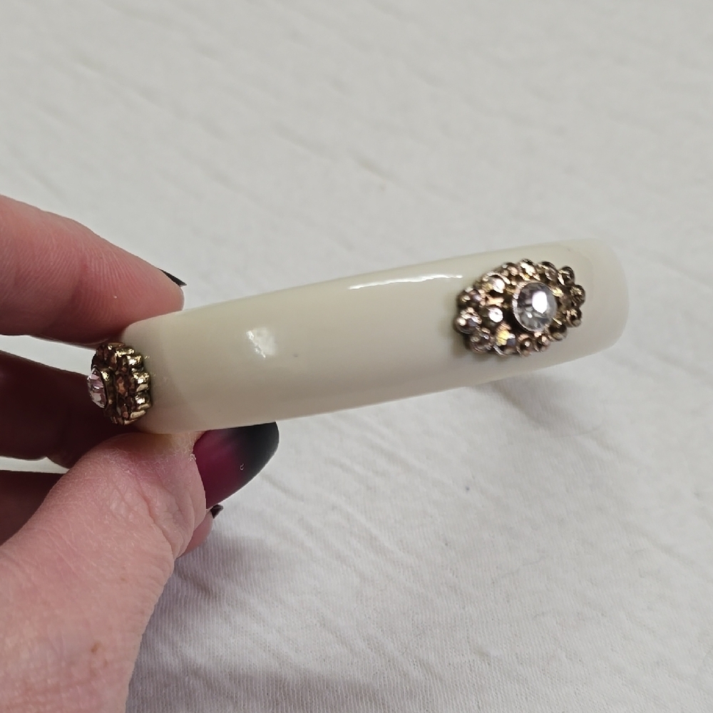 Elegant White Bracelet with Rhinestone Accents